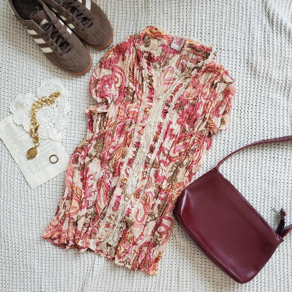 Y2k pink and white paisley lace design blouse